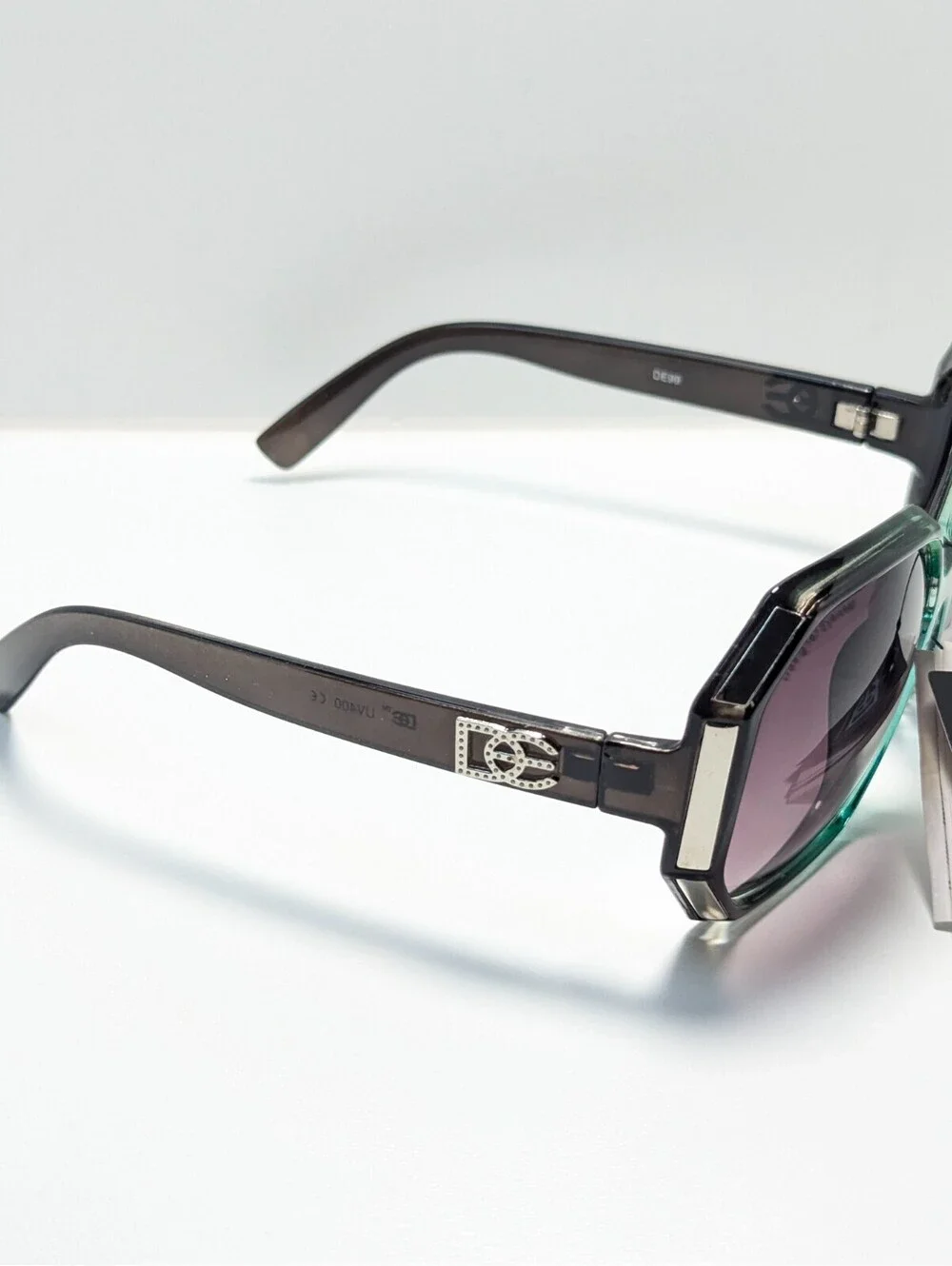 Designer Eyewear DE99 Purple Gradient UV Black Oversized Oval Women’s Sunglasses